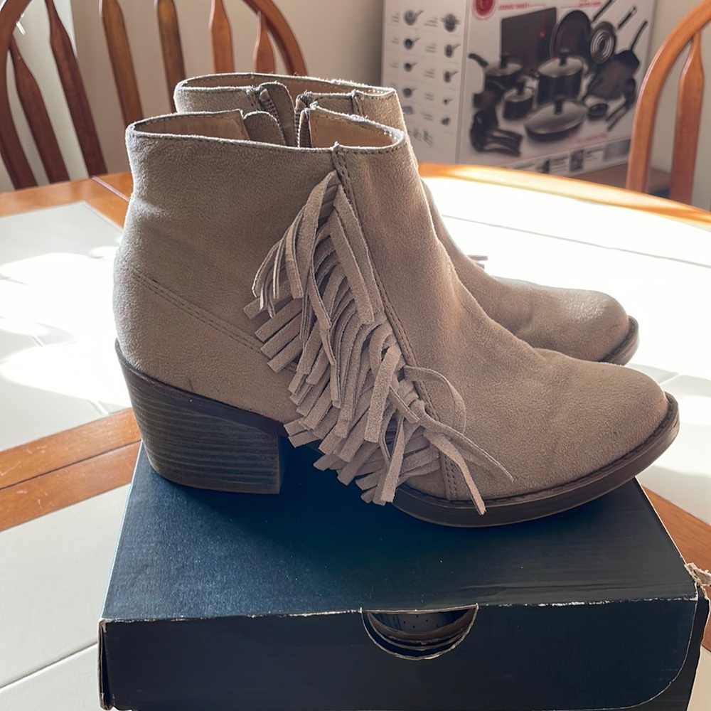 Beige fridge booties